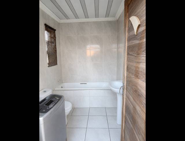 3 BEDROOM HOUSE FOR SALE IN LAKESIDE